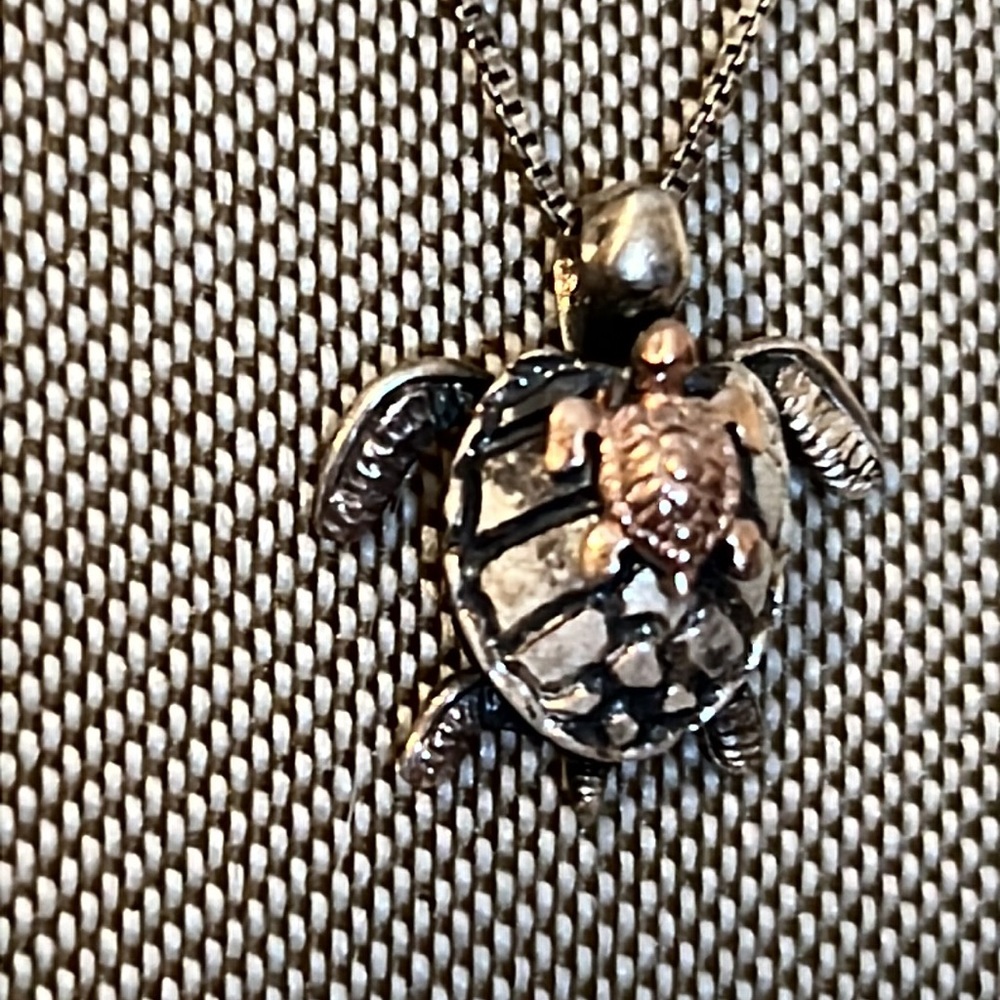 Vintage 925 Sterling Silver Gold articulated turtle baby pendant Italy necklace